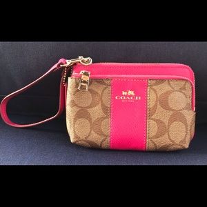Coach signature wristlet tan / pink